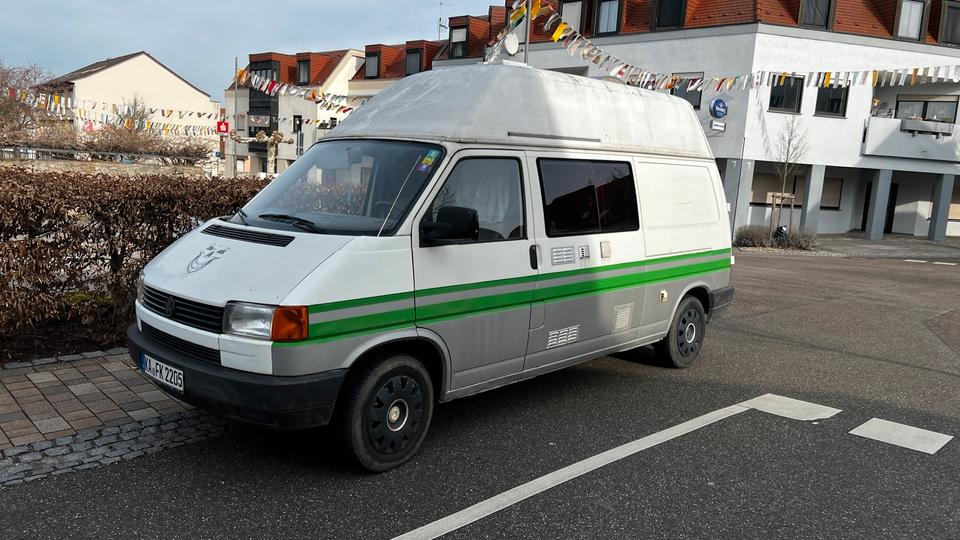 Volkswagen T4 Multivan пробіг: 331000 рік: März 1994 Diesel потужність:77 PS коробка: Manuell ціна: 2500 - Фото 1