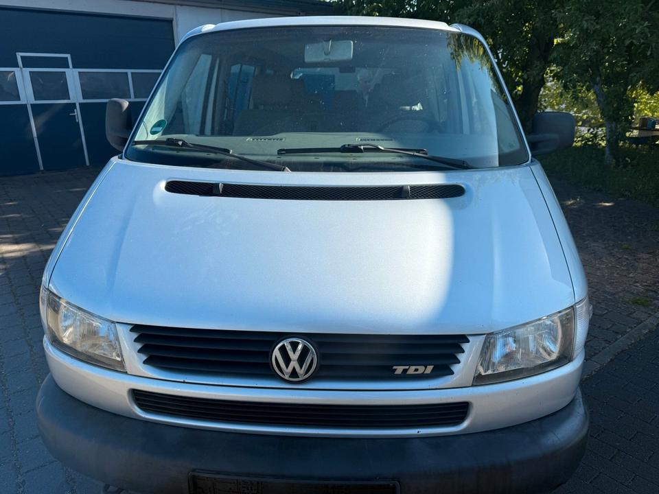 Надійний бус авто для перевозок Volkswagen T4 Multivan  пробіг: 461000 Diesel потужність:102 PS ціна: 3990 - Фото 1
