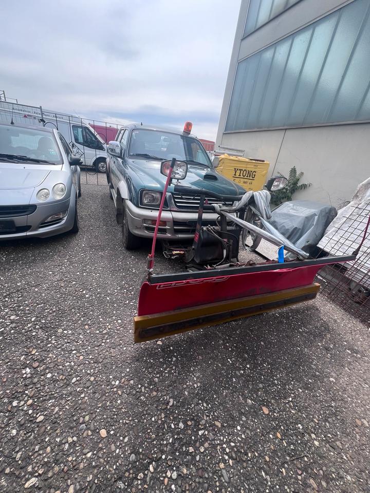 L200 Schneewagen Winterdienst пробіг: 230000 рік: März 1998 Diesel потужність:99 PS коробка: Manuell ціна: 4200 - Фото 0