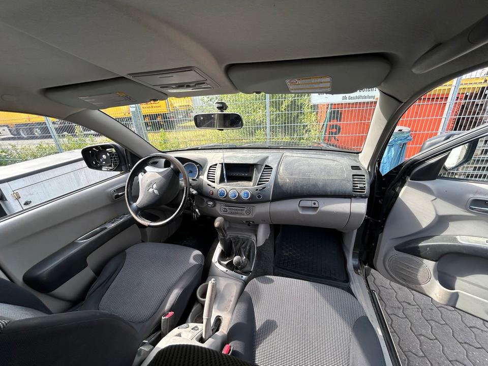 Потужне авто для потреб ЗСУ Mitsubishi L200 2.5 DiD Double Kabine рік: Mai 2006 Diesel потужність:136 PS ціна: 5600 - Фото 7