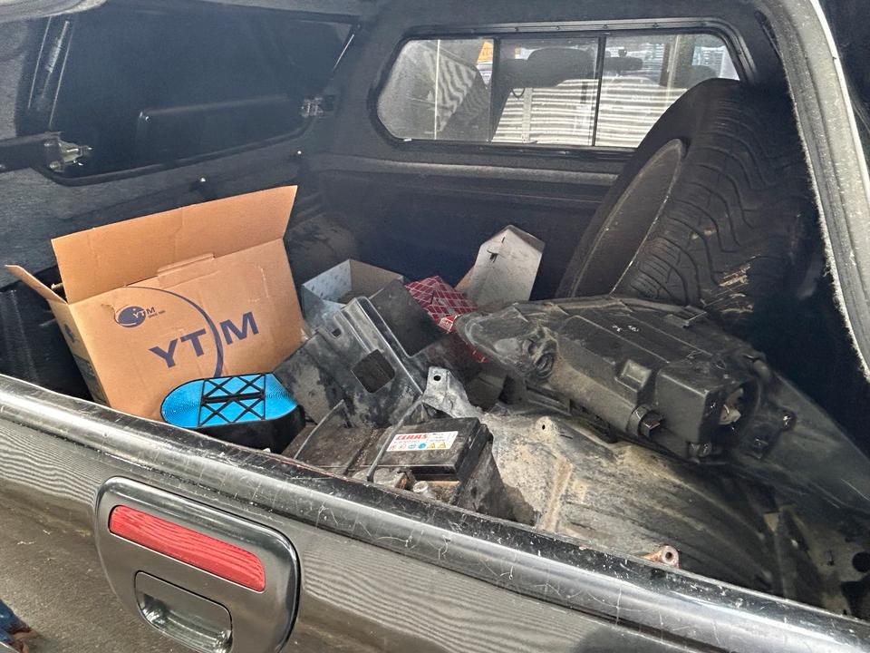 Потужне авто для потреб ЗСУ Mitsubishi L200 2.5 DiD Double Kabine рік: Mai 2006 Diesel потужність:136 PS ціна: 5600 - Фото 9