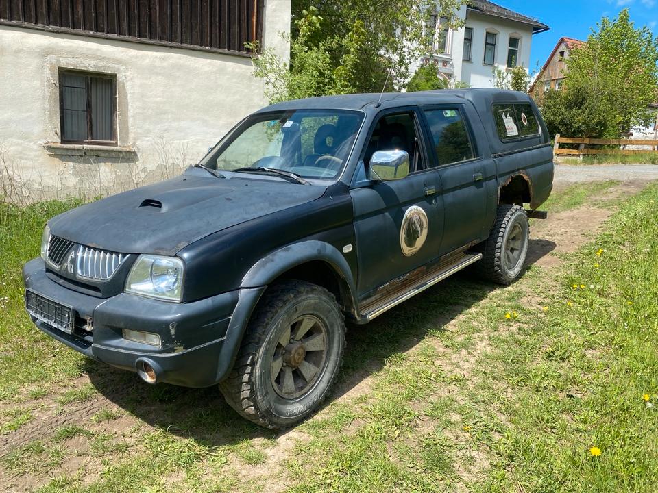 Mitsubishi L200 2.5 Diesel 116ps Export Ersatzteilspender пробіг: 258000 рік: März 2005 Diesel потужність:116 PS коробка: Manuell ціна: 3350 - Фото 0