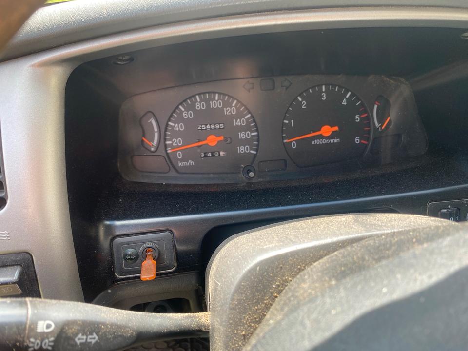 Mitsubishi L200 2.5 Diesel 116ps Export Ersatzteilspender пробіг: 258000 рік: März 2005 Diesel потужність:116 PS коробка: Manuell ціна: 3350 - Фото 6