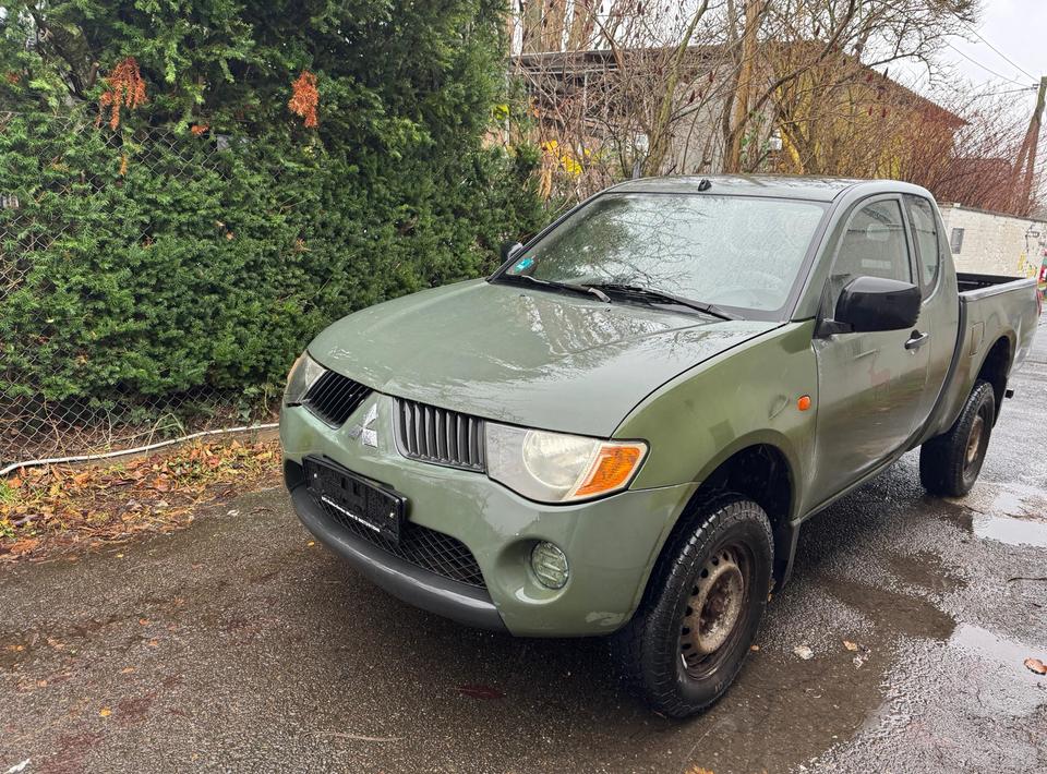 Mitsubishi L200 4x4 Klimaanlage L-Reihe пробіг: 300000 рік: Juli 2006 Diesel потужність:136 PS ціна: 3300 - Фото 0