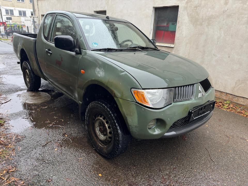 Mitsubishi L200 4x4 Klimaanlage L-Reihe пробіг: 300000 рік: Juli 2006 Diesel потужність:136 PS ціна: 3300 - Фото 1