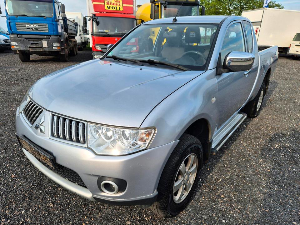 Mitsubishi L200 пробіг: 300000 рік: Februar 2011 Diesel потужність:140 PS коробка: Manuell ціна: 5500 - Фото 0