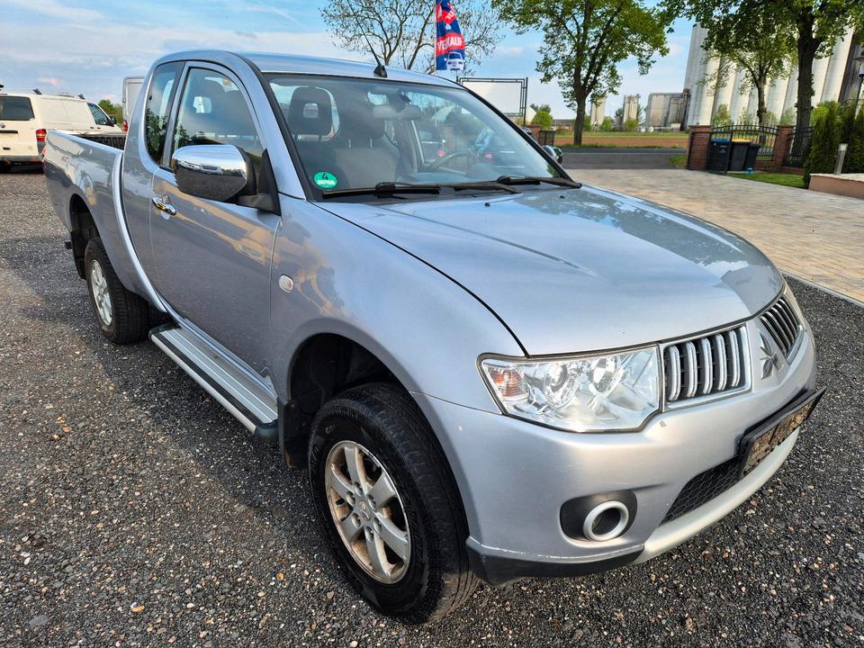 Mitsubishi L200 пробіг: 300000 рік: Februar 2011 Diesel потужність:140 PS коробка: Manuell ціна: 5500 - Фото 2