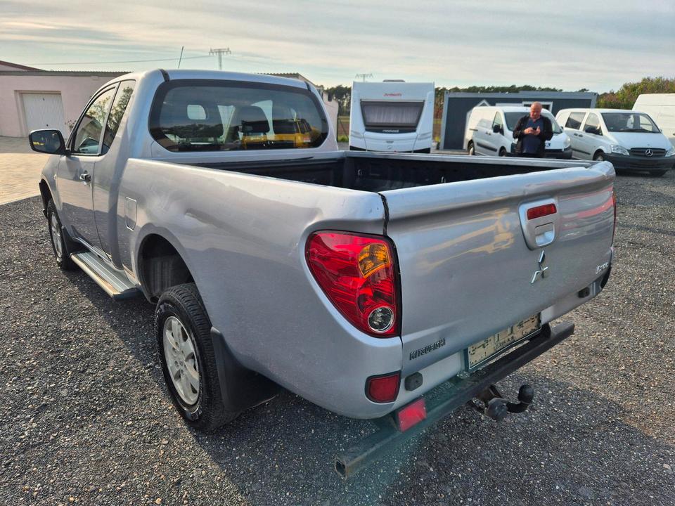 Mitsubishi L200 пробіг: 300000 рік: Februar 2011 Diesel потужність:140 PS коробка: Manuell ціна: 5500 - Фото 8