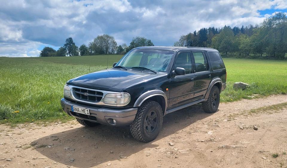 Надійне авто для військових Ford Explorer 4.0  пробіг: 216500 рік: Juli 2000 Benzin потужність:204 PS ціна: 3500 - Фото 0