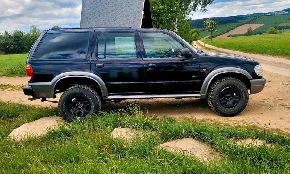 Надійне авто для військових Ford Explorer 4.0  пробіг: 216500 рік: Juli 2000 Benzin потужність:204 PS ціна: 3500 - Фото 1