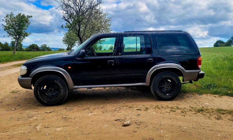 Надійне авто для військових Ford Explorer 4.0  пробіг: 216500 рік: Juli 2000 Benzin потужність:204 PS ціна: 3500 - Фото 2
