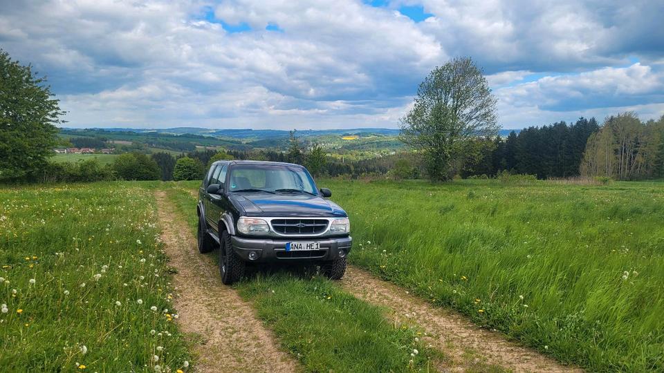 Надійне авто для військових Ford Explorer 4.0  пробіг: 216500 рік: Juli 2000 Benzin потужність:204 PS ціна: 3500 - Фото 3