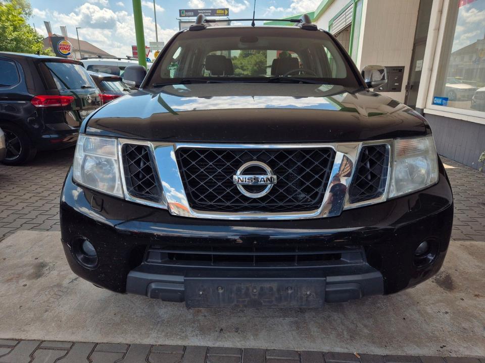 Nissan Navara Pickup Double Cab LE  4X4 рік: März 2011 Diesel потужність:190 PS коробка: Automatik ціна: 4900 - Фото 1