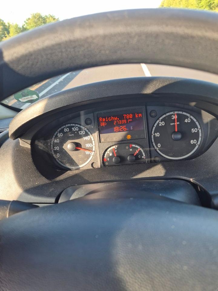 Nissan Navara Pickup Double Cab LE  4X4 рік: März 2011 Diesel потужність:190 PS коробка: Automatik ціна: 4900 - Фото 14