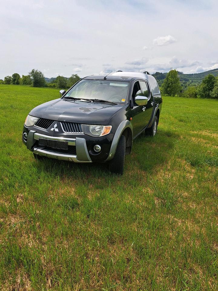 Mitsubishi L200 Pick-up пробіг: 182000 рік: Juni 2007 Diesel потужність:136 PS коробка: Manuell ціна: 5000 Schwarz - Фото 0