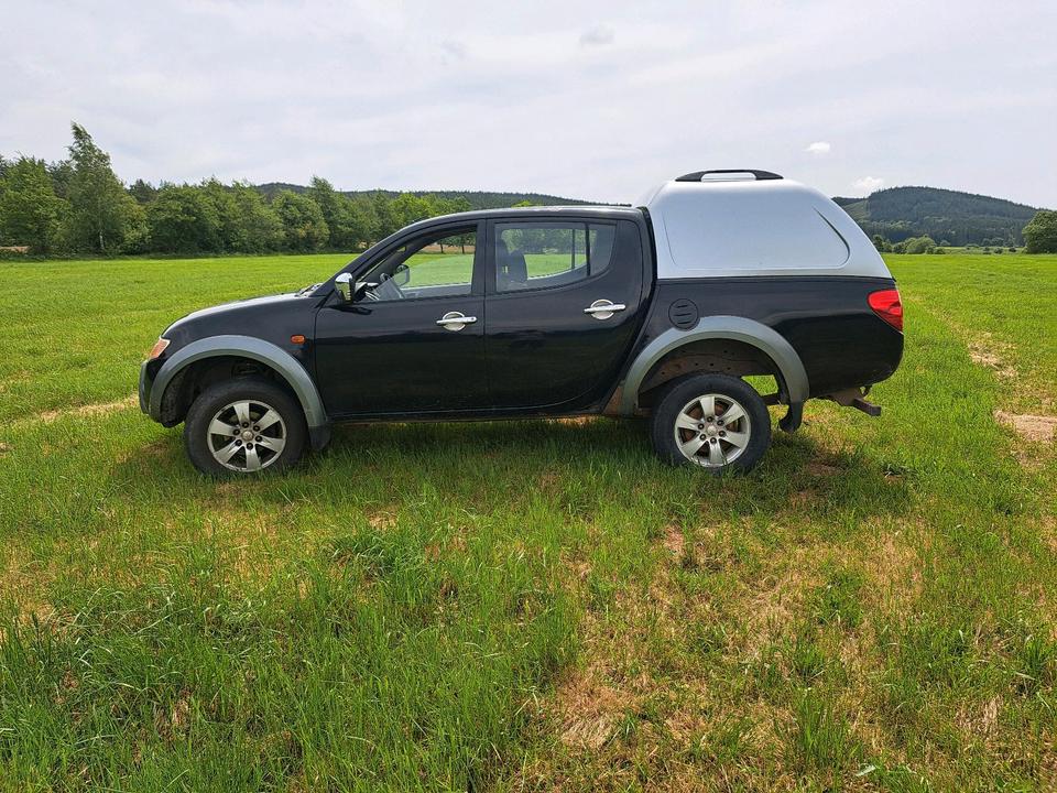 Mitsubishi L200 Pick-up пробіг: 182000 рік: Juni 2007 Diesel потужність:136 PS коробка: Manuell ціна: 5000 Schwarz - Фото 1