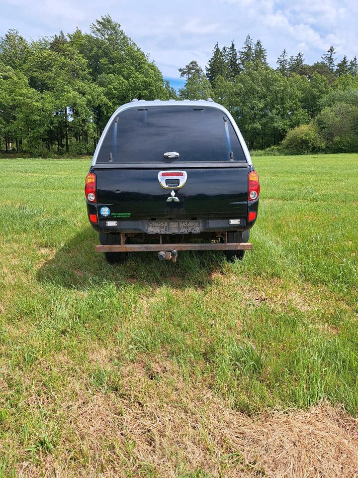 Mitsubishi L200 Pick-up пробіг: 182000 рік: Juni 2007 Diesel потужність:136 PS коробка: Manuell ціна: 5000 Schwarz - Фото 2