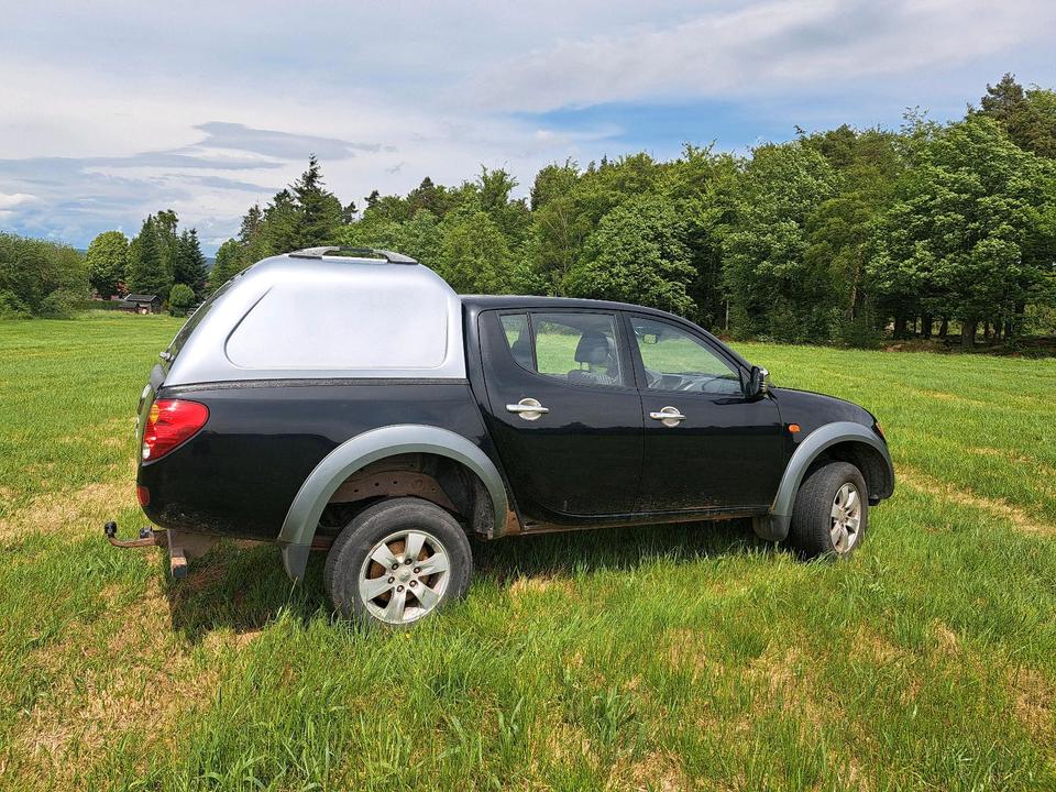 Mitsubishi L200 Pick-up пробіг: 182000 рік: Juni 2007 Diesel потужність:136 PS коробка: Manuell ціна: 5000 Schwarz - Фото 3