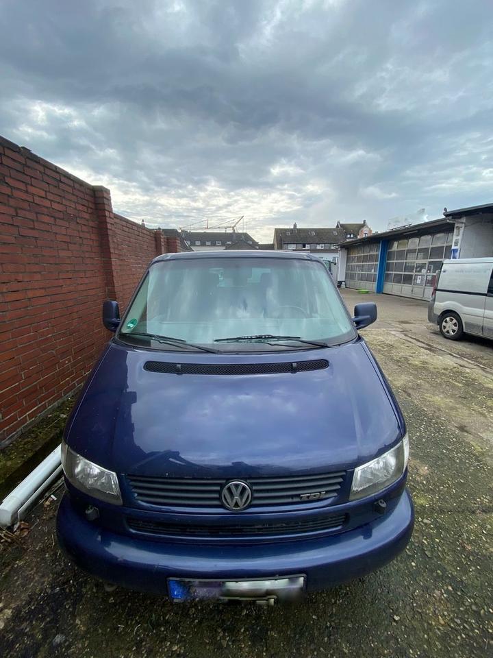 Volkswagen T4 Multivan пробіг: 367000 рік: Juni 1999 Diesel потужність:102 PS коробка: Manuell ціна: 3550 - Фото 0