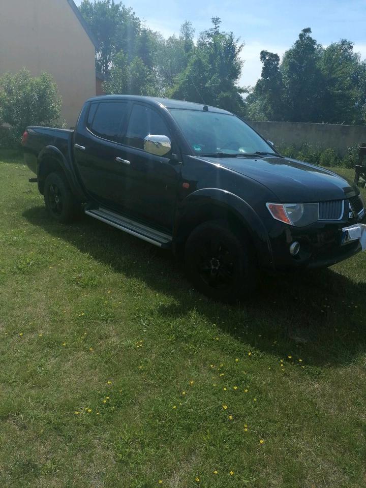 Купити надийне авто позашляховик mitsubishi l 200  Diesel ціна: 5700 коробка: Automatik пробіг: 390000 - Фото 0
