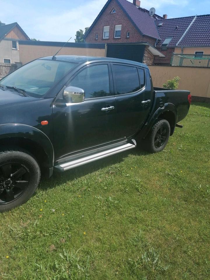 Купити надийне авто позашляховик mitsubishi l 200  Diesel ціна: 5700 коробка: Automatik пробіг: 390000 - Фото 2