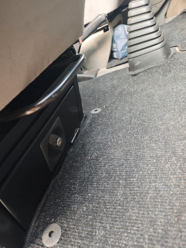 Volkswagen T4 Multivan пробіг: 504000 рік: März 1998 Diesel потужність:102 PS коробка: Manuell ціна: 2470 - Фото 13