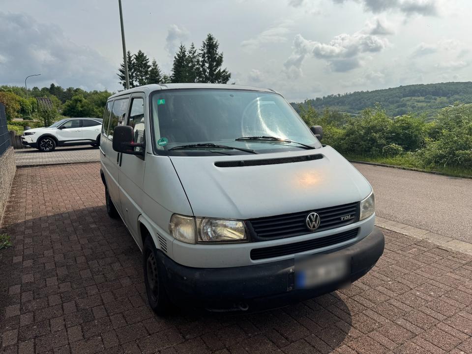 VW T4 Multivan 2.5 TDI пробіг: 483498 рік: März 1998 потужність:102 PS коробка: Manuell ціна: 2500 - Фото 0