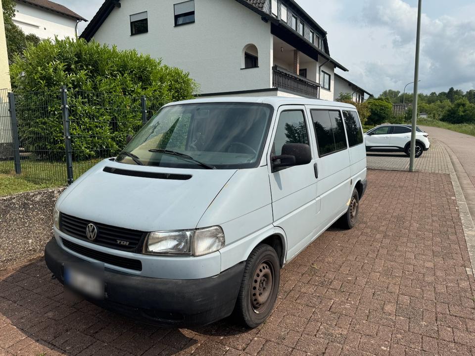 VW T4 Multivan 2.5 TDI пробіг: 483498 рік: März 1998 потужність:102 PS коробка: Manuell ціна: 2500 - Фото 1