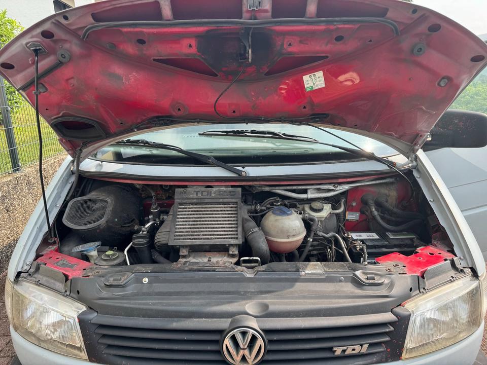 VW T4 Multivan 2.5 TDI пробіг: 483498 рік: März 1998 потужність:102 PS коробка: Manuell ціна: 2500 - Фото 13