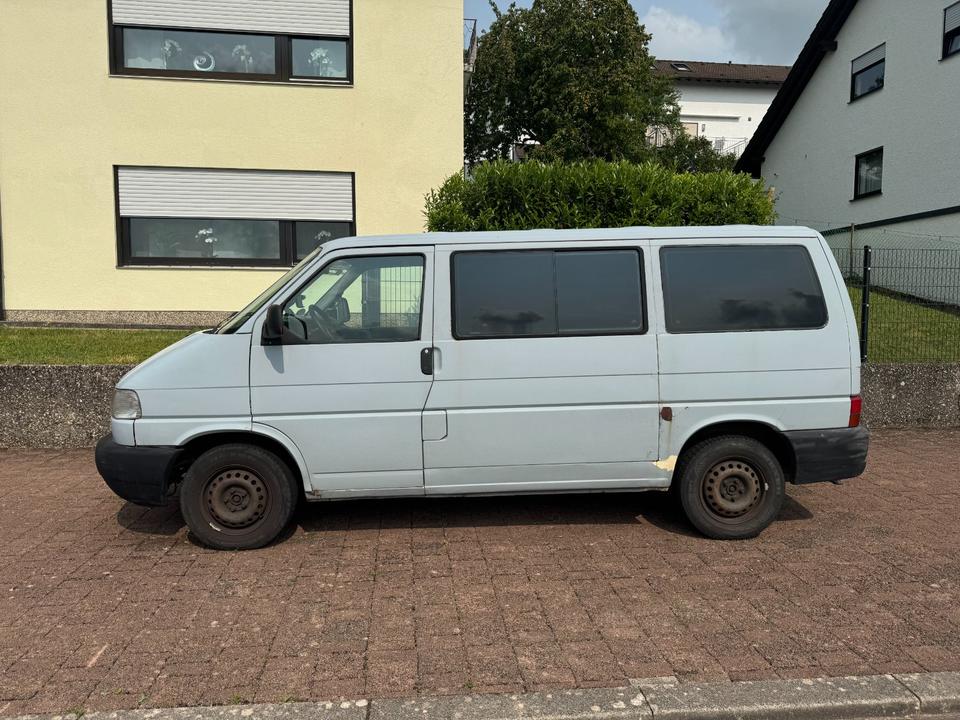 VW T4 Multivan 2.5 TDI пробіг: 483498 рік: März 1998 потужність:102 PS коробка: Manuell ціна: 2500 - Фото 2