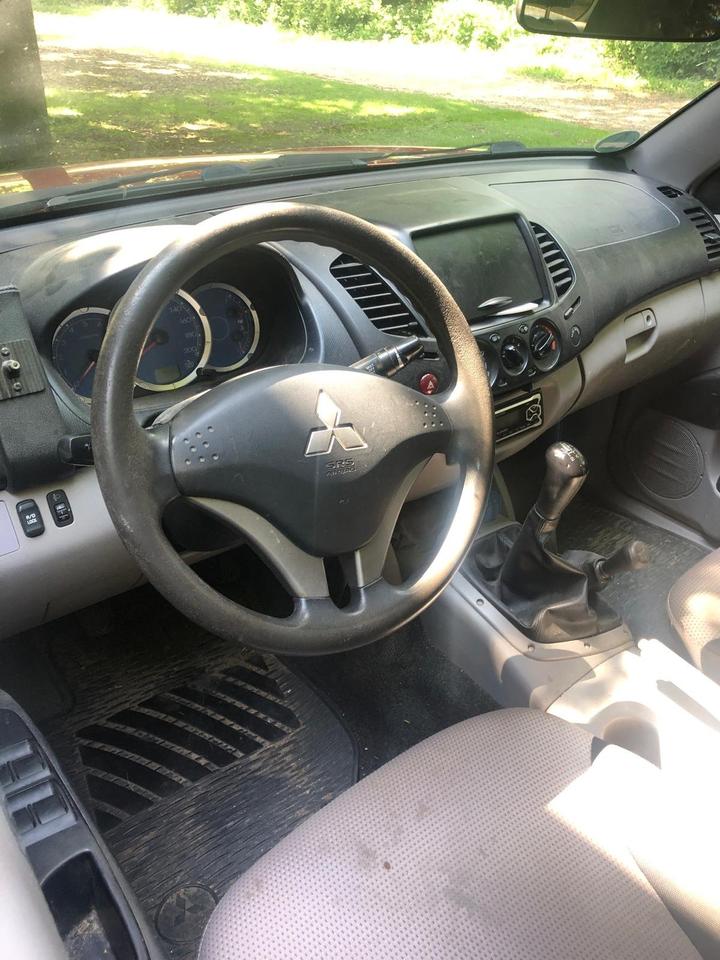 Pick up L200 пробіг: 381517 рік: September 2006 Diesel потужність:136 PS коробка: Manuell ціна: 5850 - Фото 2