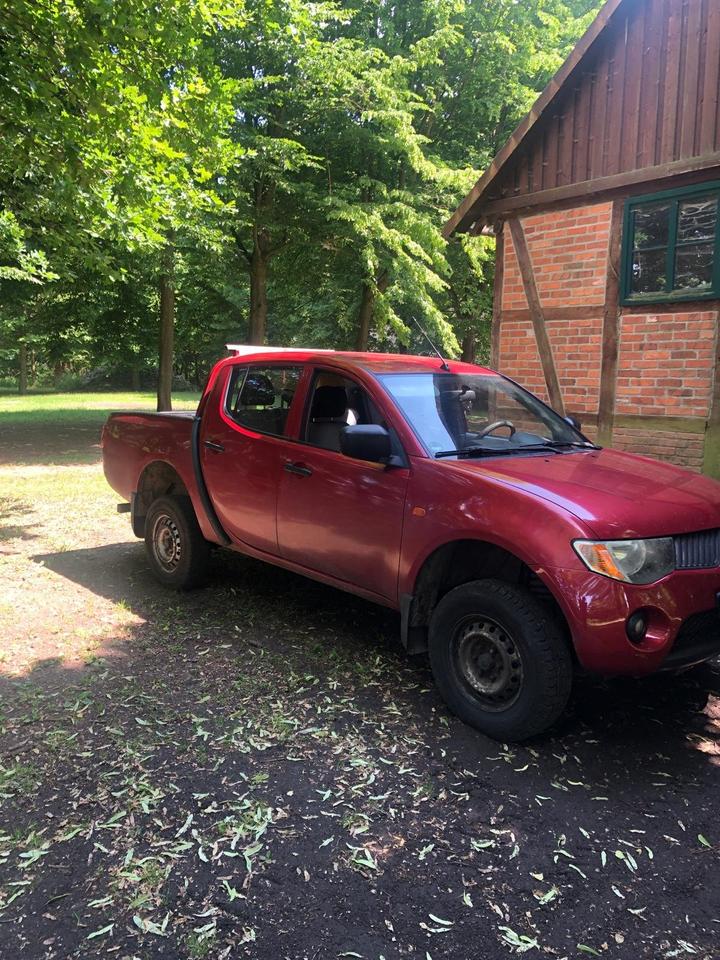 Pick up L200 пробіг: 381517 рік: September 2006 Diesel потужність:136 PS коробка: Manuell ціна: 5850 - Фото 4