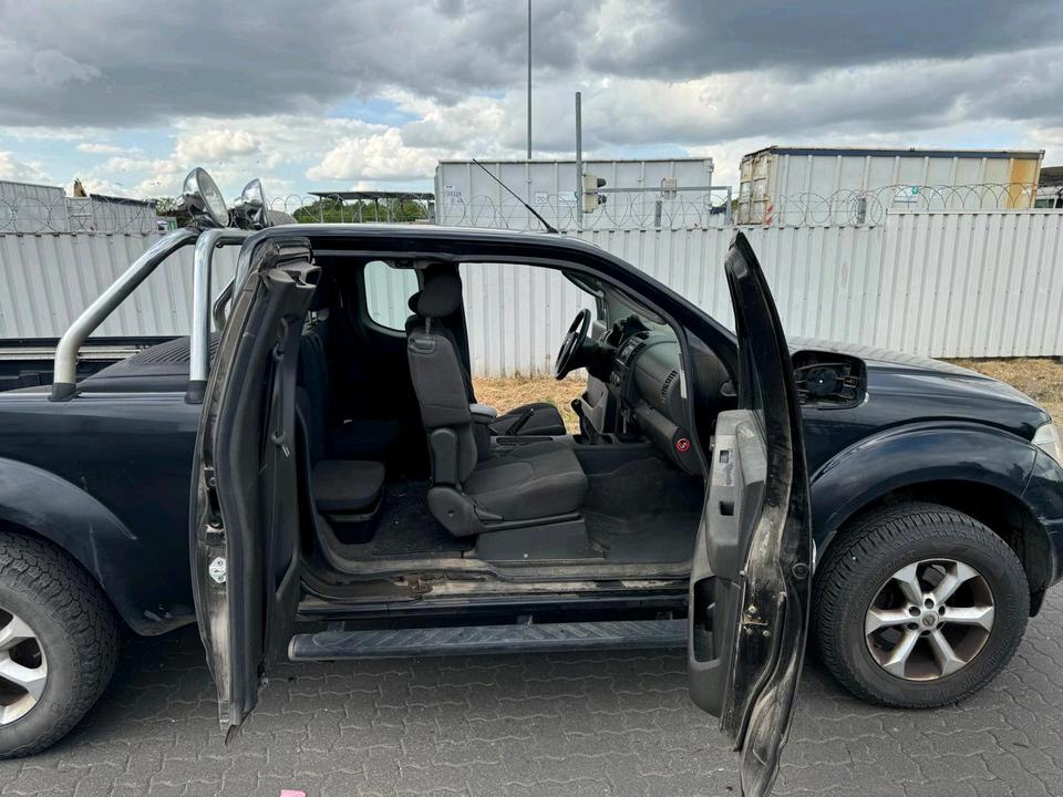 Nissan Navara 2.5l D40  Allrad  4x4 пробіг: 390000 рік: Juli 2008 Diesel коробка: Manuell ціна: 4200 - Фото 5