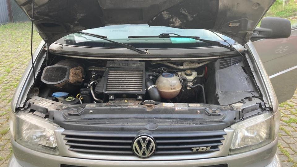 VW T4 Multivan пробіг: 477570 рік: Oktober 1998 Diesel потужність:100 PS коробка: Manuell ціна: 3000 - Фото 4