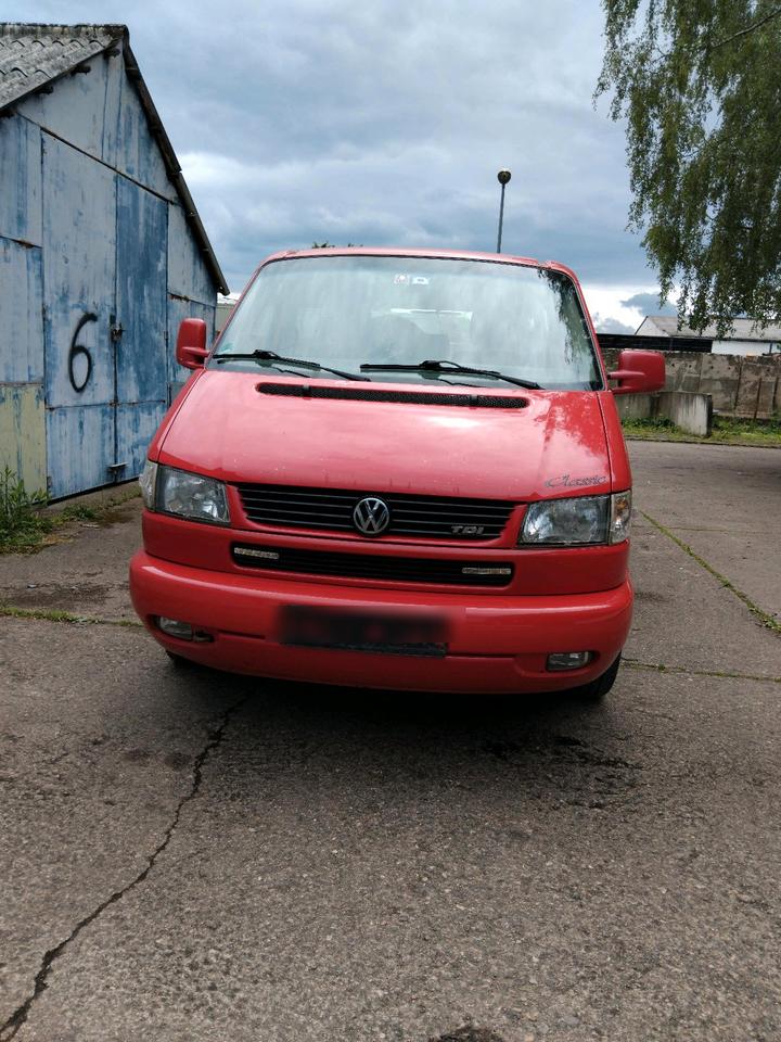 Volkswagen t4 multivan пробіг: 320000 рік: März 1998 Diesel потужність:102 PS коробка: Manuell ціна: 2999 - Фото 1