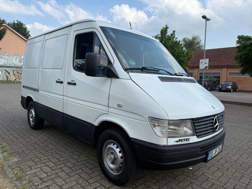 Mercedes-Benz Sprinter 3,0CDI Allrad 4x4  пробіг: 270000 рік: Oktober 1996 Diesel потужність:122 PS коробка: Manuell ціна: 4800 Weiß - Фото 4