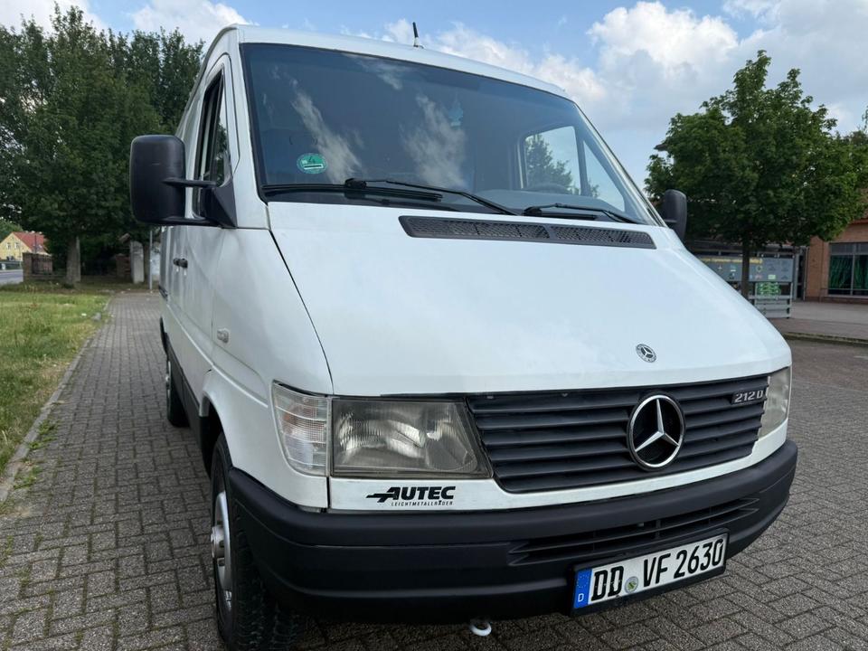 Mercedes-Benz Sprinter 3,0CDI Allrad 4x4  пробіг: 270000 рік: Oktober 1996 Diesel потужність:122 PS коробка: Manuell ціна: 4800 Weiß - Фото 5