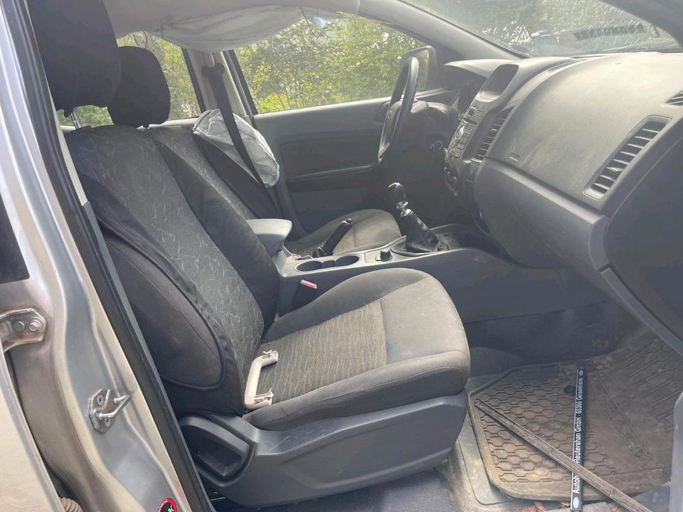 Ford Ranger 2.2 Diesel  4X4 пробіг: 71210 рік: Dezember 2014 Diesel потужність:150 PS коробка: Manuell ціна: 5900 - Фото 16