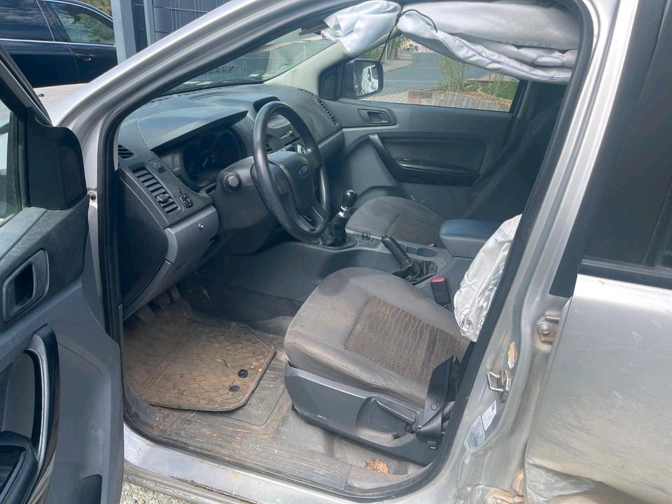 Ford Ranger 2.2 Diesel  4X4 пробіг: 71210 рік: Dezember 2014 Diesel потужність:150 PS коробка: Manuell ціна: 5900 - Фото 17