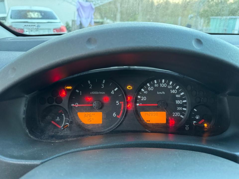 Nissan Navara Pickup KingCab Comfort 4X4 пробіг: 143000 Unbeschädigtes Fahrzeug рік: Februar 2006 потужність:174 PS потужність:174 PS коробка: Manuell ціна: 5000 - Фото 12