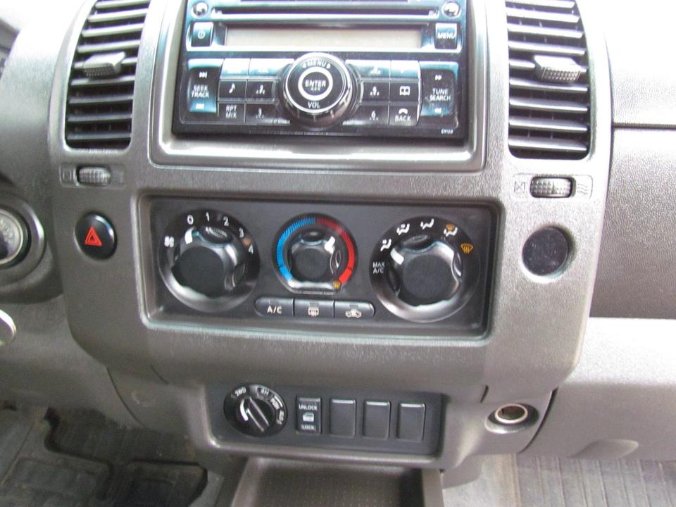 Nissan Navara Pickup King Cab XE 4X4  пробіг: 344000 рік: März 2008 коробка: Manuell потужність:171 PS Diesel ціна: 3490 - Фото 9