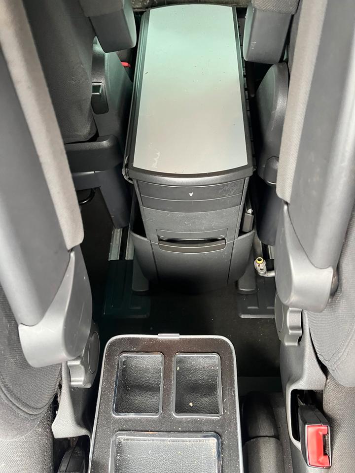 VW T 5 Multivan März 2025 пробіг: 164911 рік: Mai 2004 Diesel потужність:131 PS коробка: Manuell ціна: 2999 - Фото 7