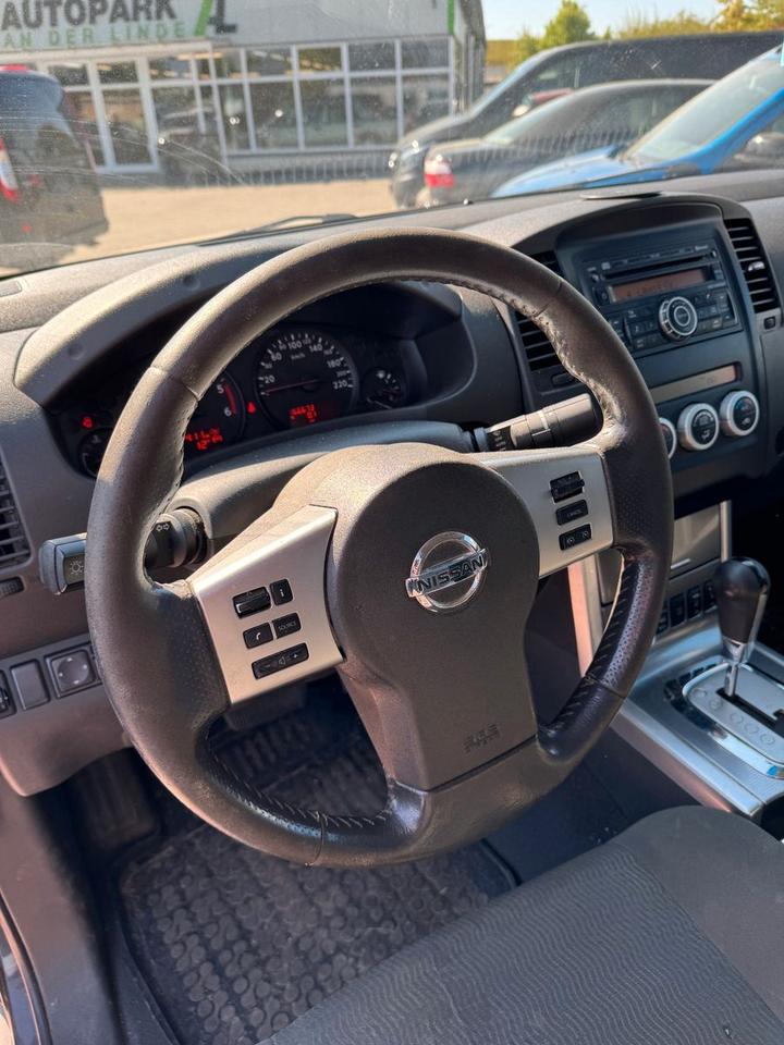 Пригнати надійне авто для військових Nissan Navara Pickup Double Cab LE 4X4  пробіг: 166700 Diesel ціна: 5555 - Фото 10