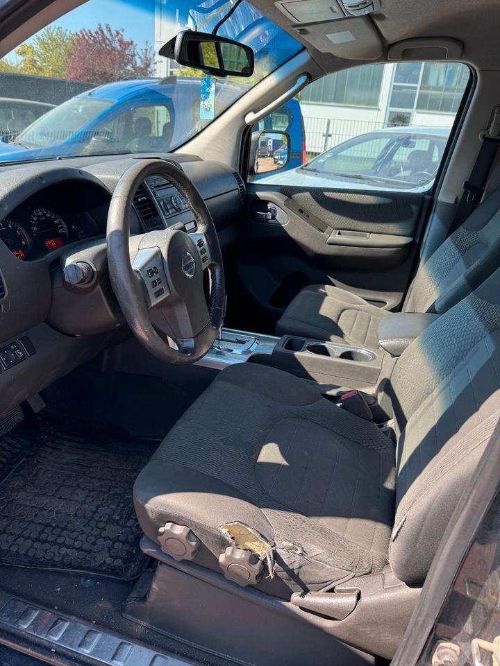 Пригнати надійне авто для військових Nissan Navara Pickup Double Cab LE 4X4  пробіг: 166700 Diesel ціна: 5555 - Фото 8