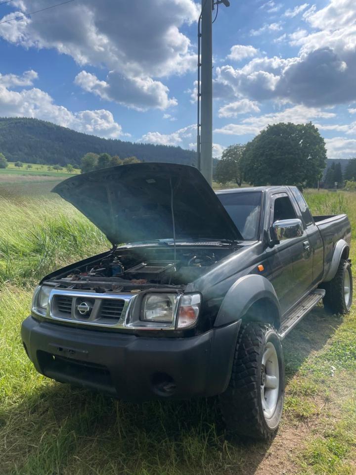 Nissan Navara D22 KingCab Pickup пробіг: 180000 рік: Juli 2000 Diesel потужність:103 PS коробка: Manuell ціна: 4999 Schwarz - Фото 0