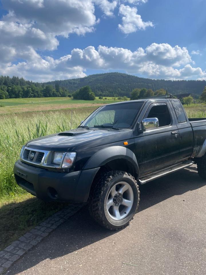 Nissan Navara D22 KingCab Pickup пробіг: 180000 рік: Juli 2000 Diesel потужність:103 PS коробка: Manuell ціна: 4999 Schwarz - Фото 2
