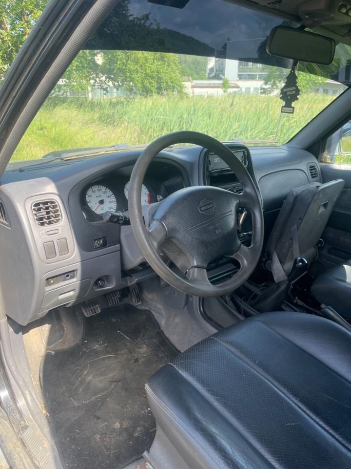 Nissan Navara D22 KingCab Pickup пробіг: 180000 рік: Juli 2000 Diesel потужність:103 PS коробка: Manuell ціна: 4999 Schwarz - Фото 5