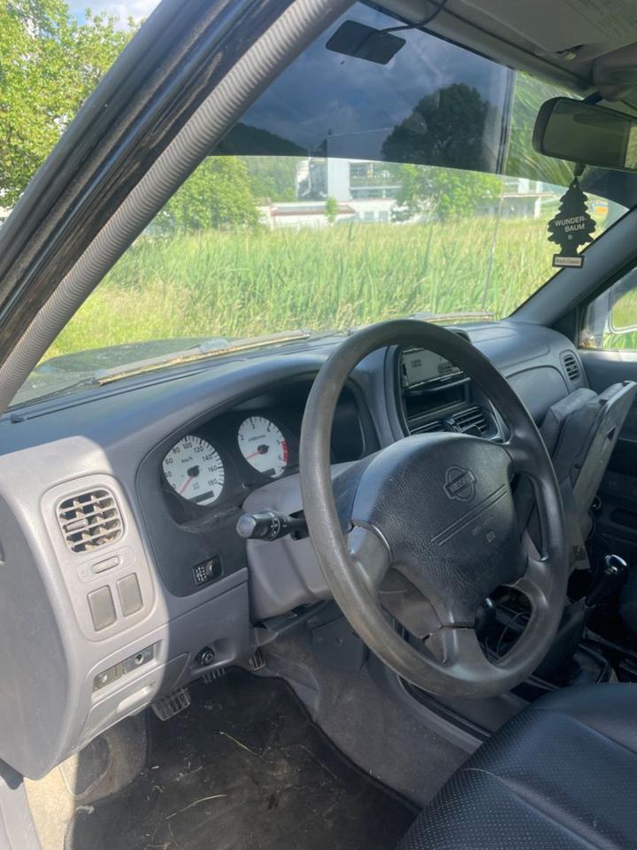 Nissan Navara D22 KingCab Pickup пробіг: 180000 рік: Juli 2000 Diesel потужність:103 PS коробка: Manuell ціна: 4999 Schwarz - Фото 6
