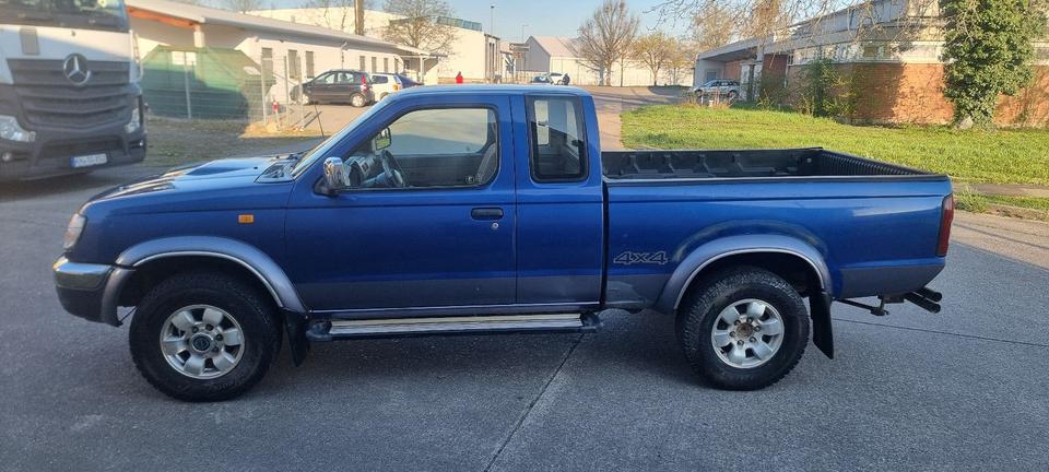 Nissan Navara 4X4 пробіг: 240000 рік: März 1999 Diesel потужність:103 PS коробка: Manuell ціна: 5990 - Фото 1