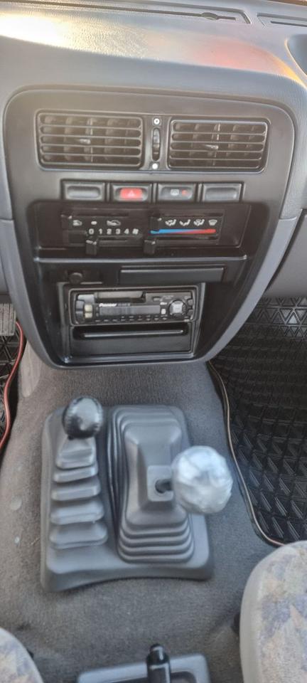 Nissan Navara 4X4 пробіг: 240000 рік: März 1999 Diesel потужність:103 PS коробка: Manuell ціна: 5990 - Фото 10